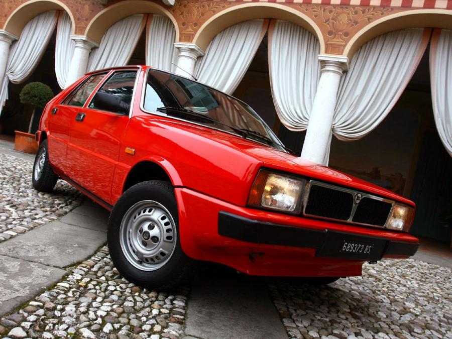  Lancia Delta 1979 года  (фото 29 из 35)